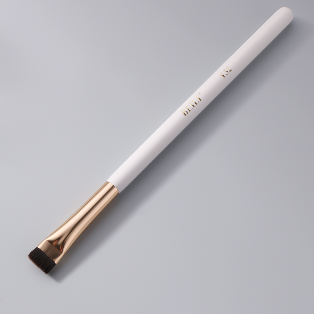 angled eyeliner brush