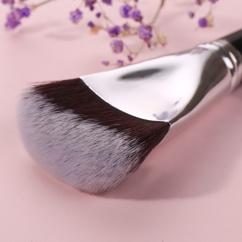 flat top contour makeup brush