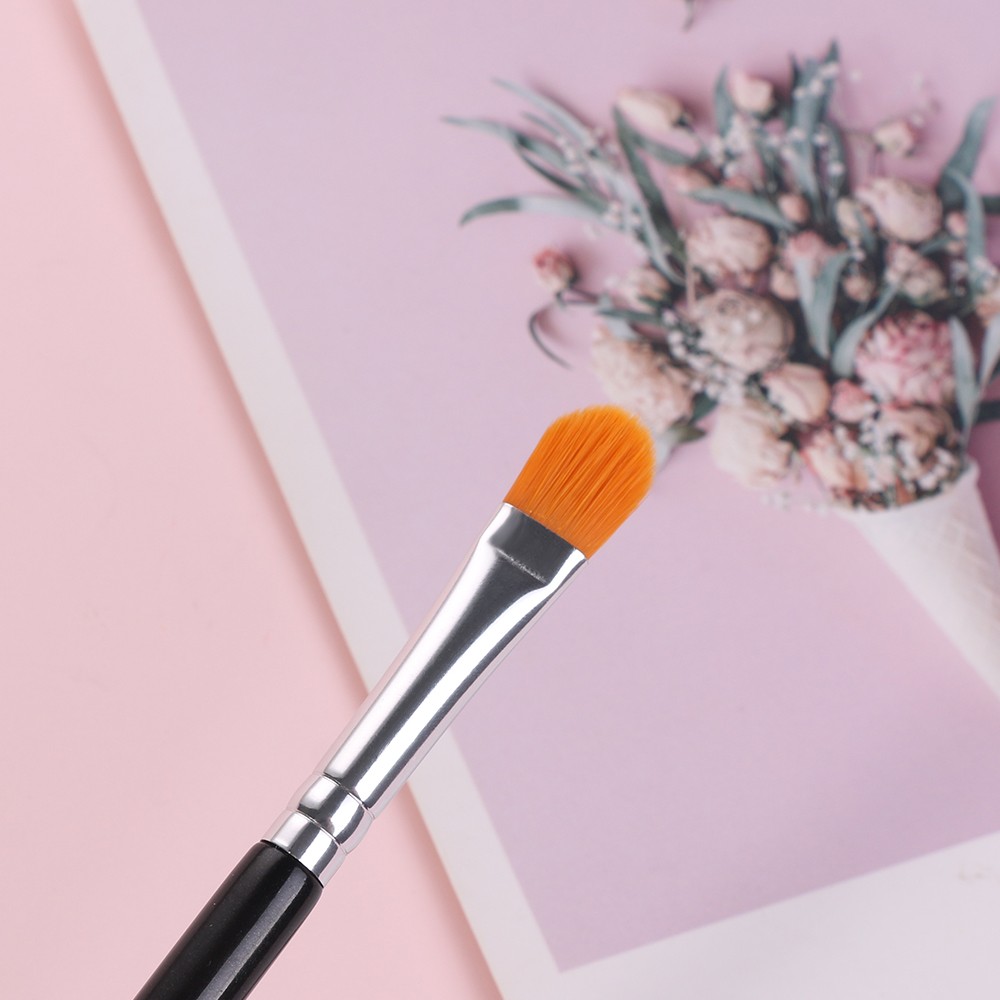 cream concealer brush