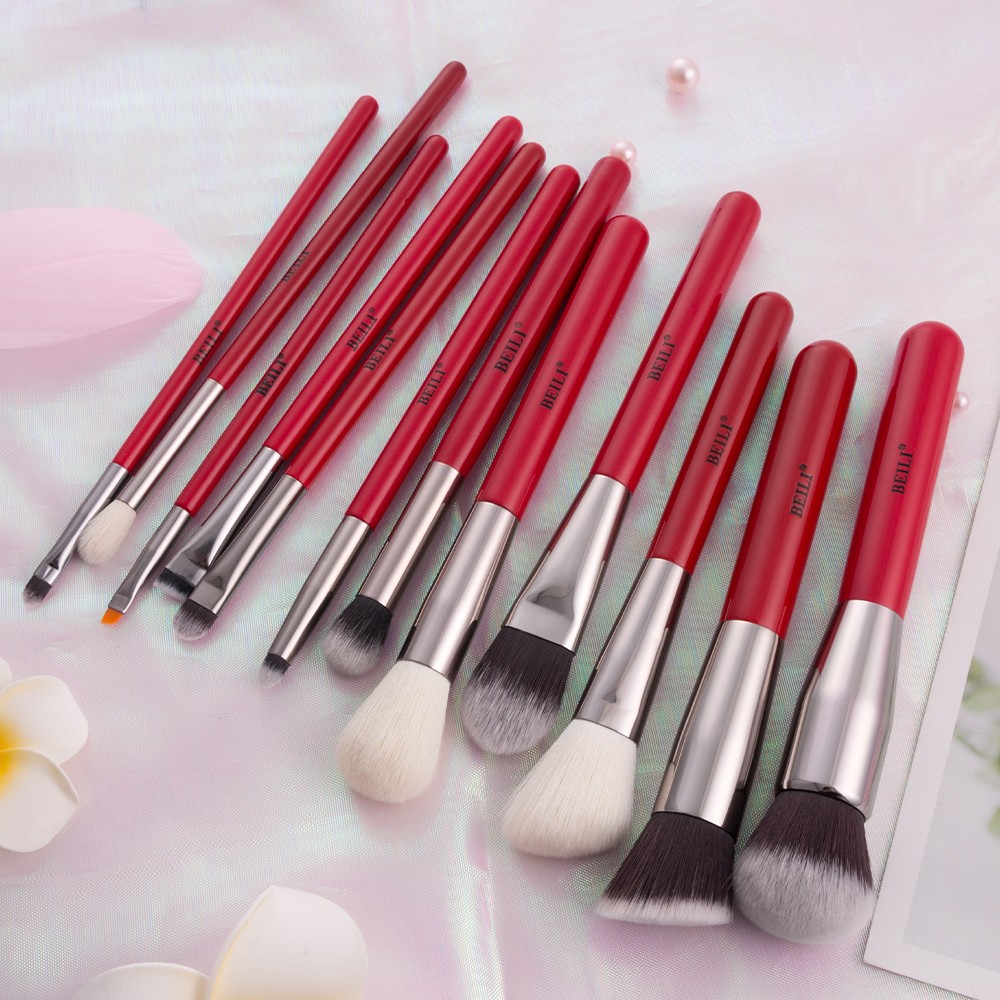 	 foundat brush set