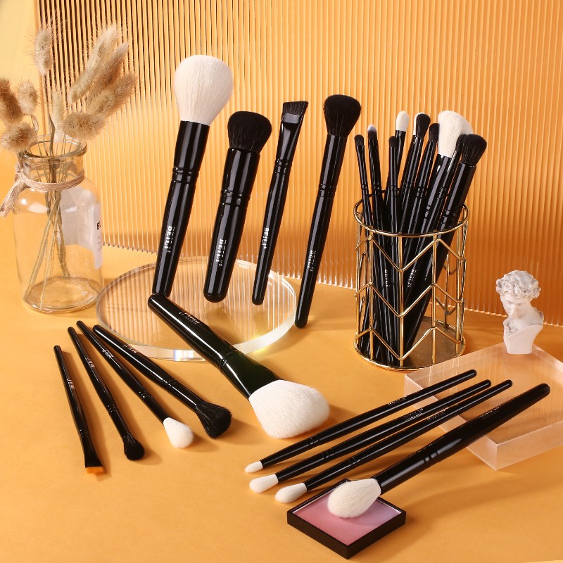 makeup brush set with case