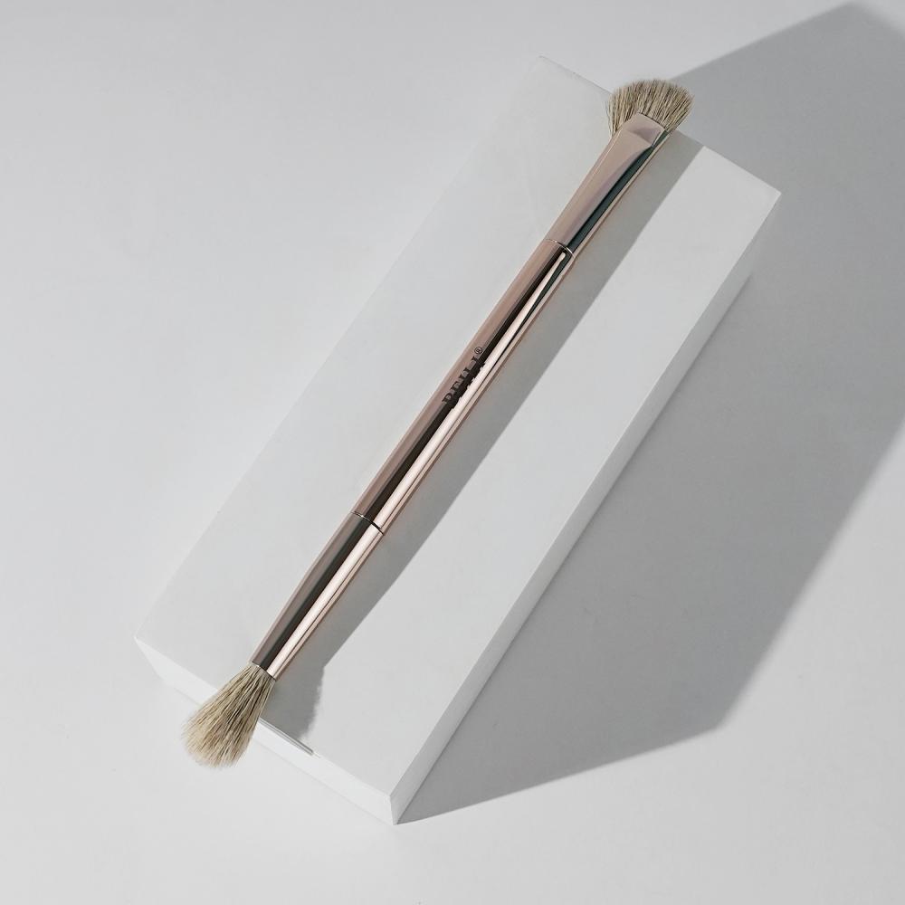 Dual-Ended Fan Makeup Brush