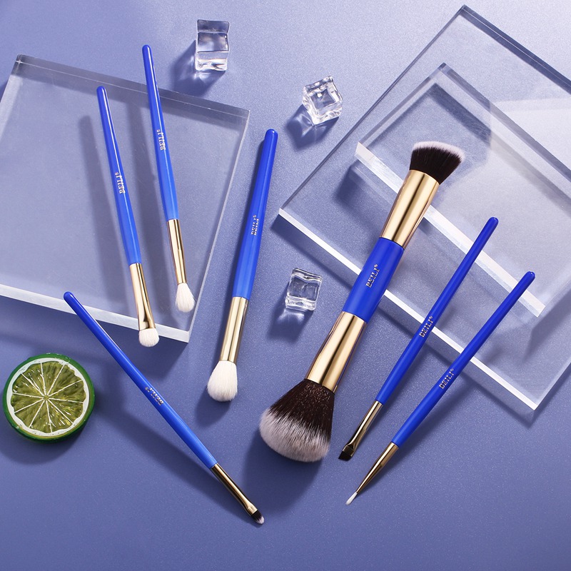 How many private label makeup brushes are in your everyday routine?