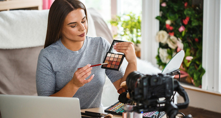 How does powderpuff sponge make up brush clean